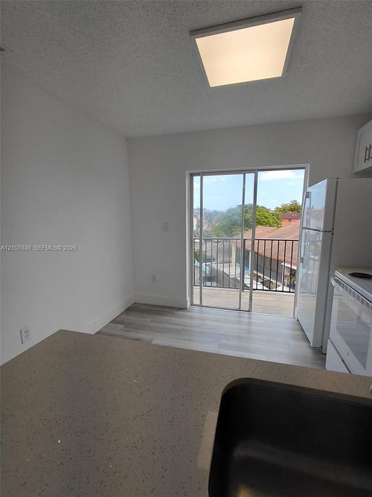 В аренду: $1,995 (2 спален, 1 ванн, 696 Квадратных фут)