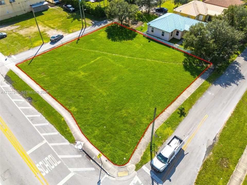 На продажу: $299,000 (0.06 acres)