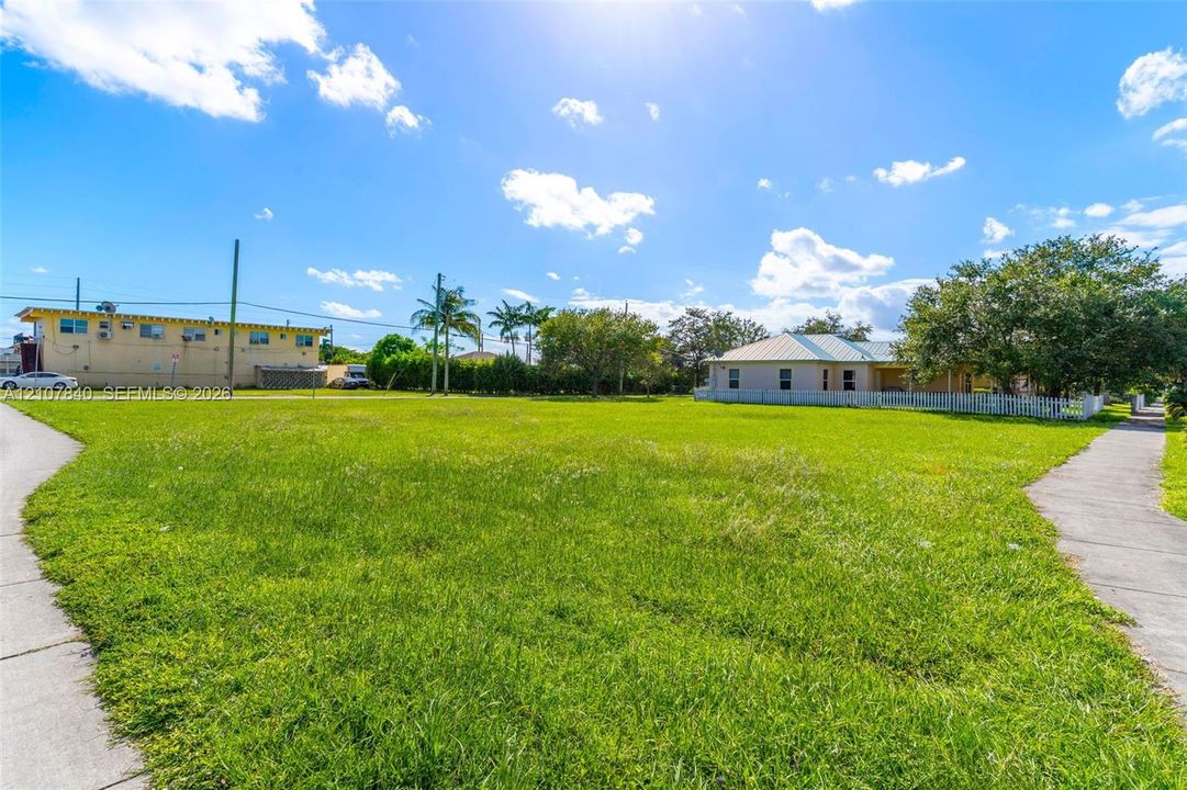 На продажу: $299,000 (0.06 acres)