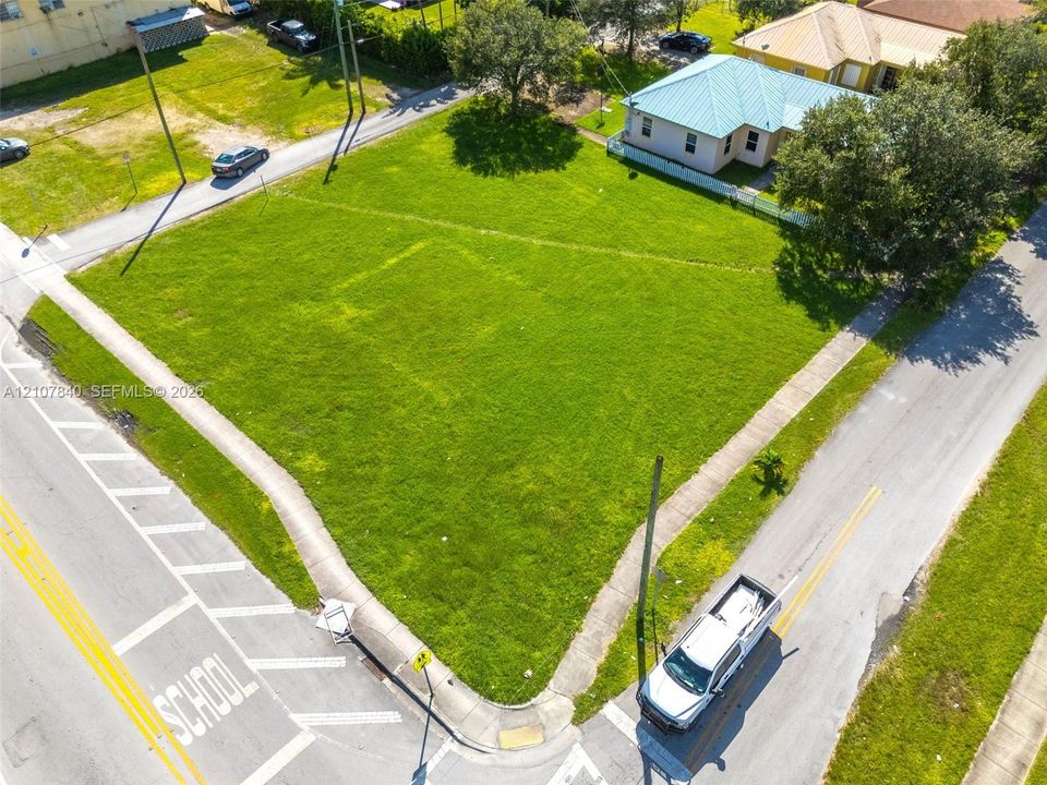 На продажу: $299,000 (0.06 acres)