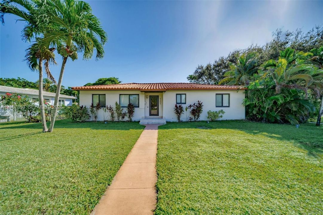 For Sale: $895,000 (3 beds, 1 baths, 0 Square Feet)