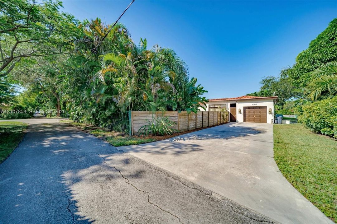 For Sale: $895,000 (3 beds, 1 baths, 0 Square Feet)