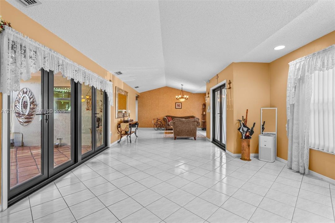 For Sale: $815,000 (4 beds, 2 baths, 2541 Square Feet)