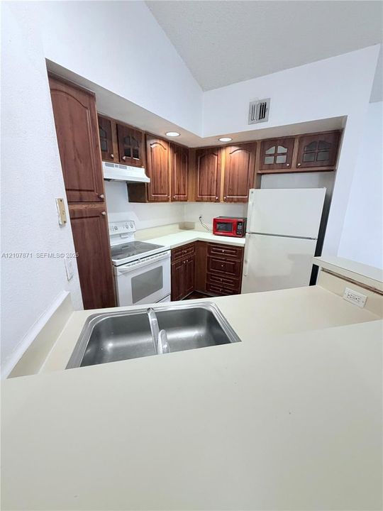 For Rent: $1,950 (2 beds, 2 baths, 1027 Square Feet)