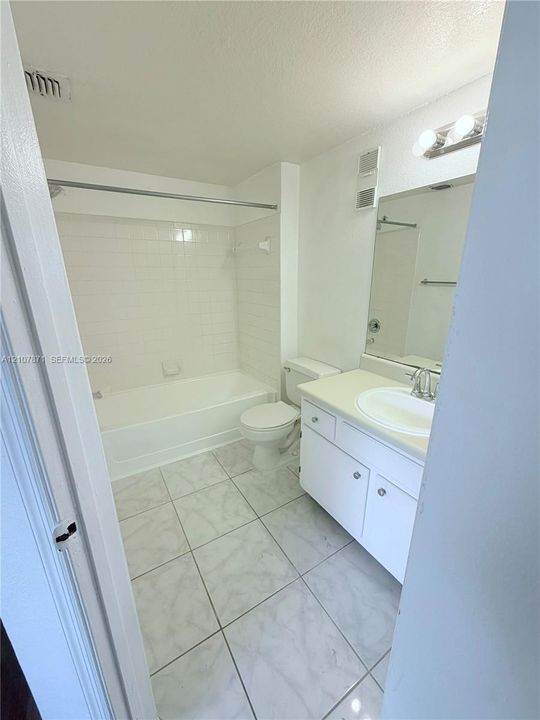 For Rent: $1,950 (2 beds, 2 baths, 1027 Square Feet)
