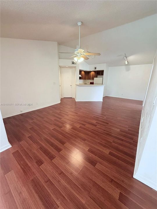 For Rent: $1,950 (2 beds, 2 baths, 1027 Square Feet)