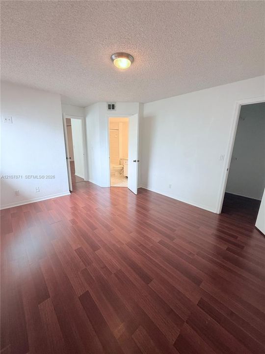 For Rent: $1,950 (2 beds, 2 baths, 1027 Square Feet)