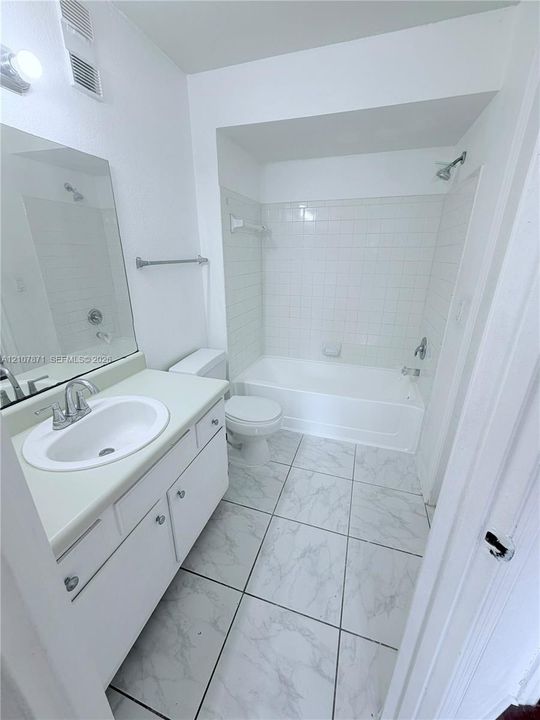 For Rent: $1,950 (2 beds, 2 baths, 1027 Square Feet)