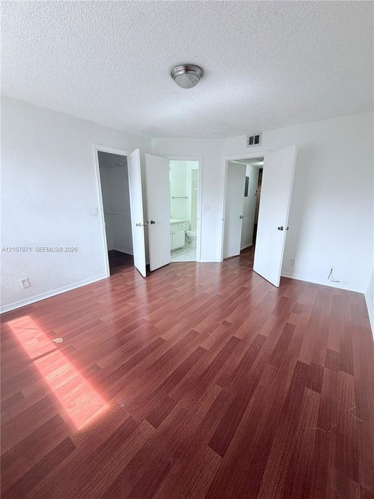For Rent: $1,950 (2 beds, 2 baths, 1027 Square Feet)