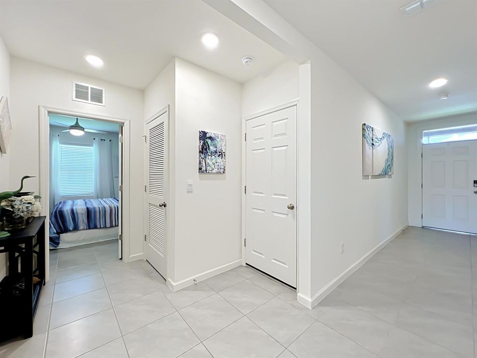 Foyer to bedroom 4