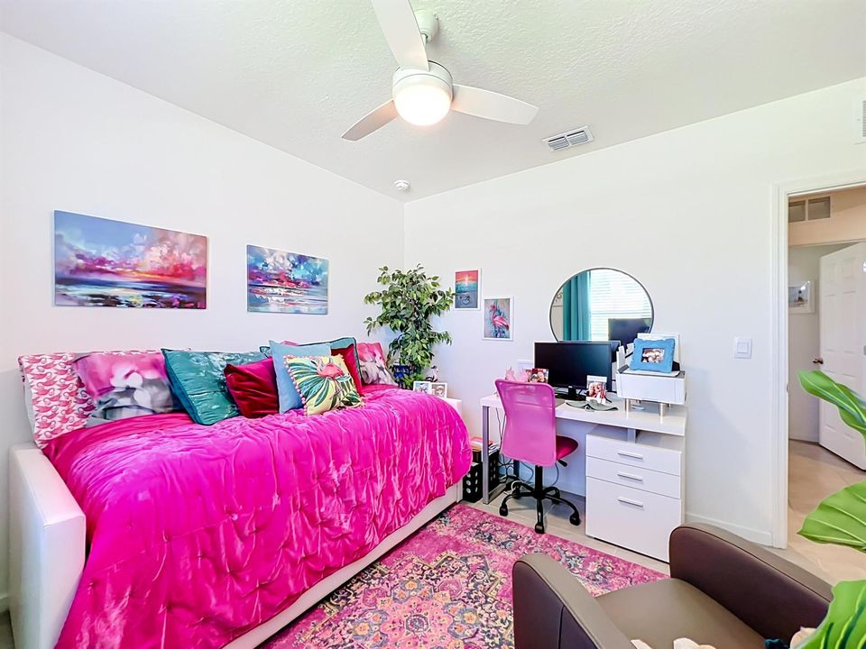 Pink bedroom 1