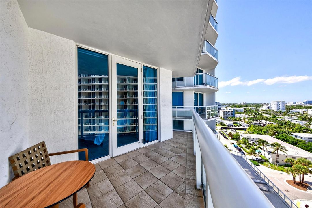 009-011-Balcony-4000x2666