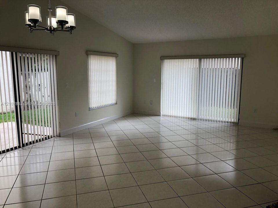 En Renta: $3,250 (3 camas, 2 baños, 1656 Pies cuadrados)