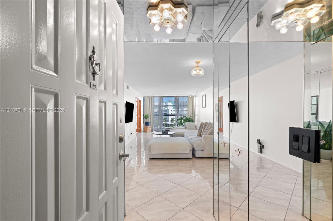 For Rent: $2,200 (1 beds, 1 baths, 1075 Square Feet)