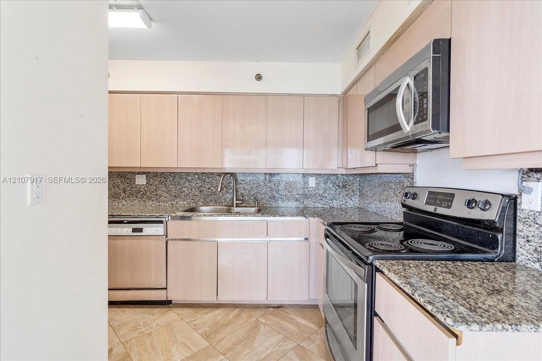 For Rent: $8,900 (3 beds, 2 baths, 1980 Square Feet)