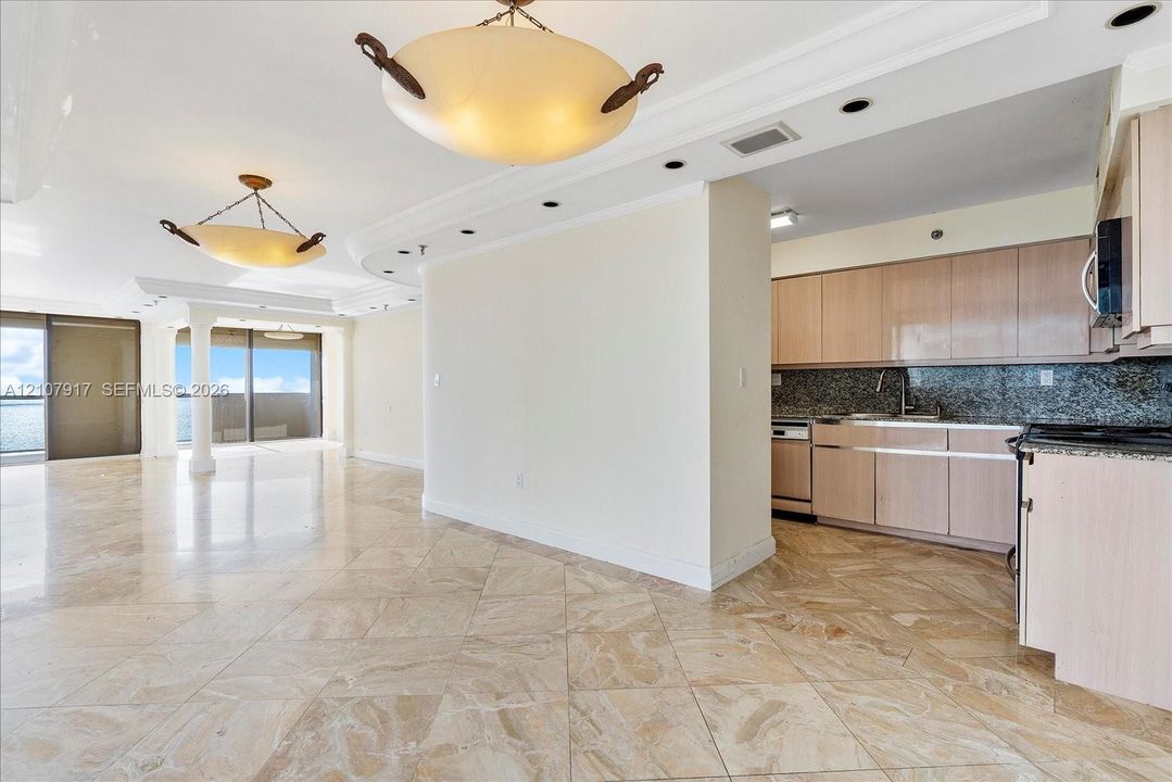For Rent: $8,900 (3 beds, 2 baths, 1980 Square Feet)