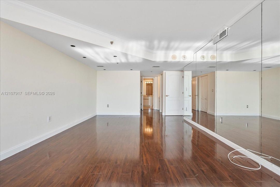 For Rent: $8,900 (3 beds, 2 baths, 1980 Square Feet)