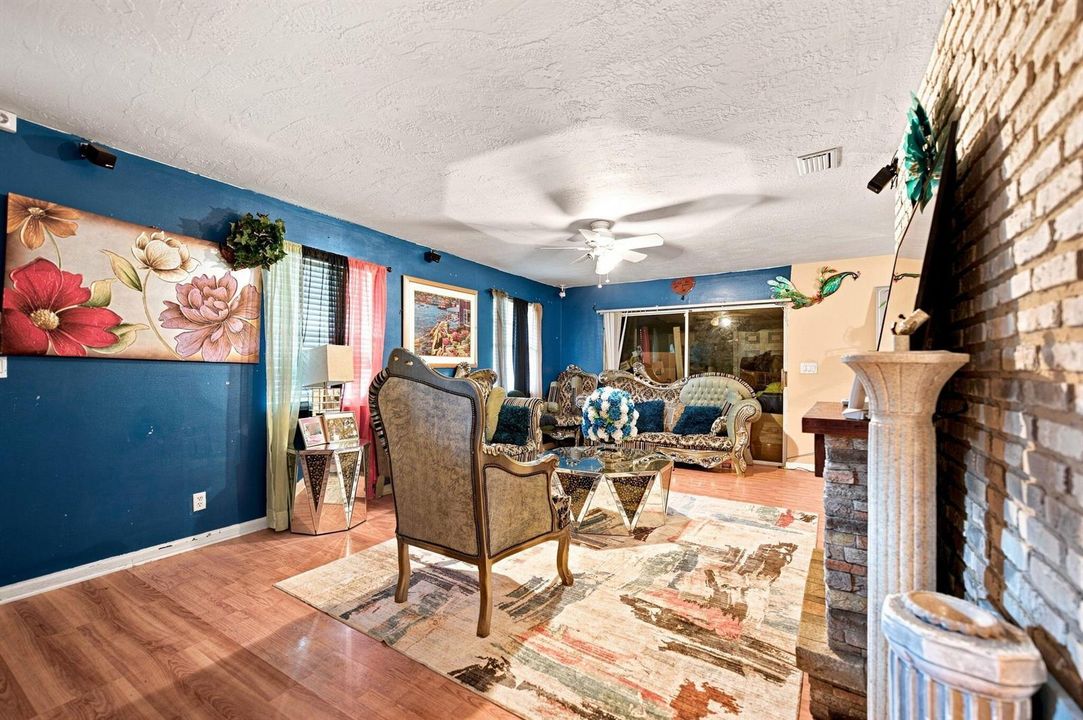 6-web-or-mls-251-w-hemingway-cir