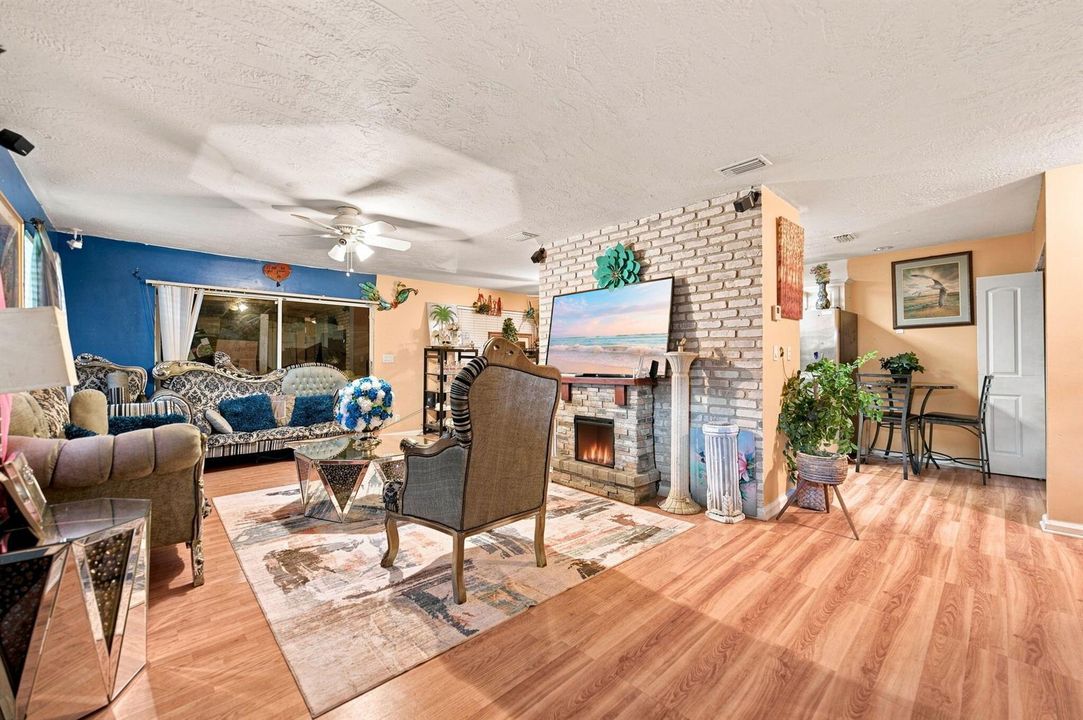 13-web-or-mls-251-w-hemingway-cir
