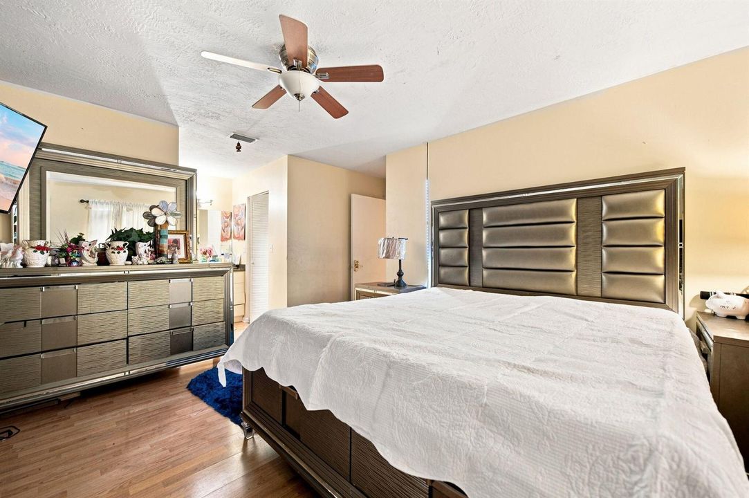 16-web-or-mls-251-w-hemingway-cir