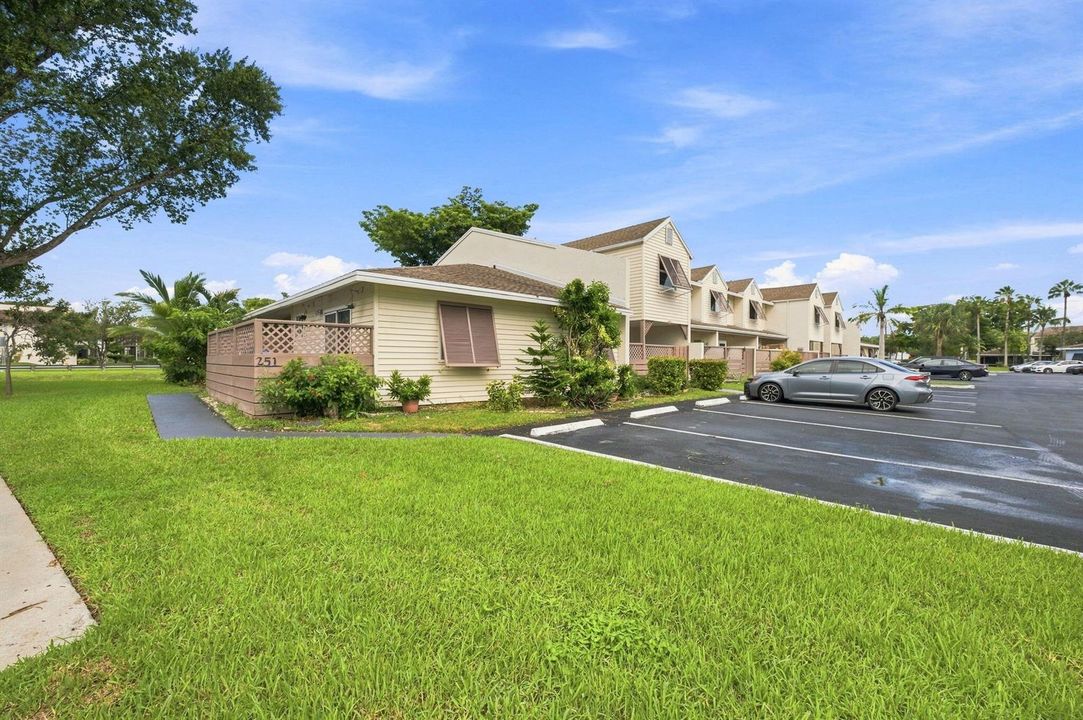 3-web-or-mls-251-w-hemingway-cir
