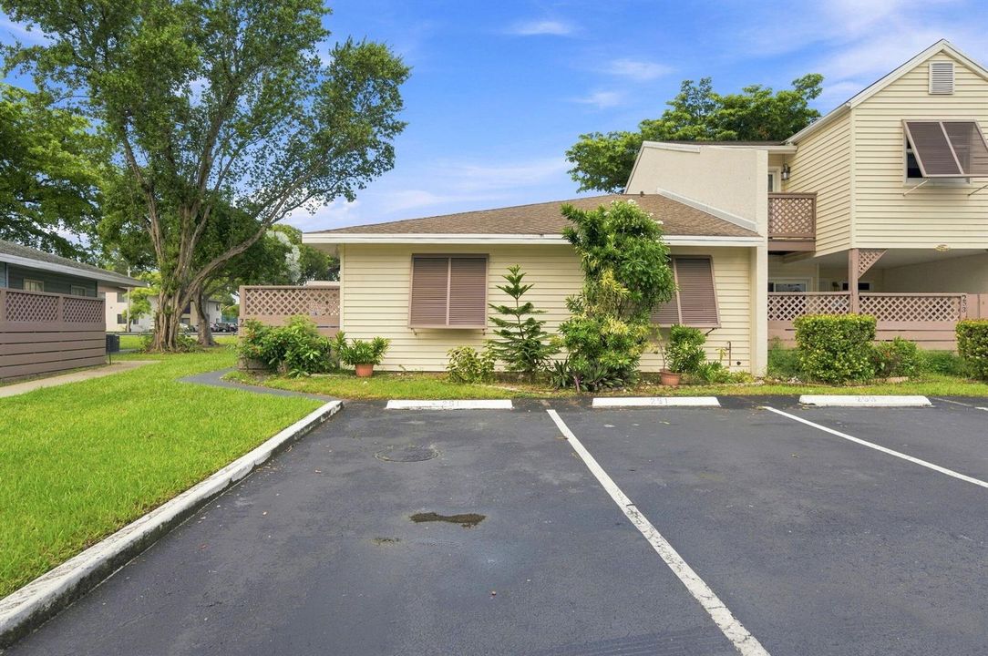 2-web-or-mls-251-w-hemingway-cir