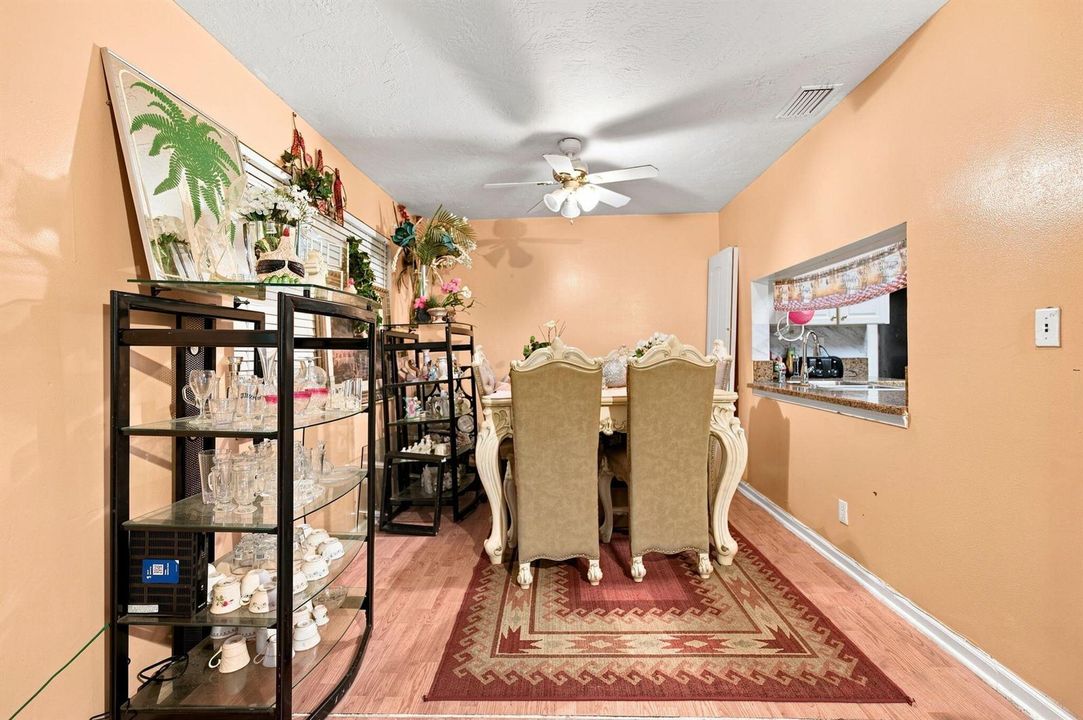 15-web-or-mls-251-w-hemingway-cir