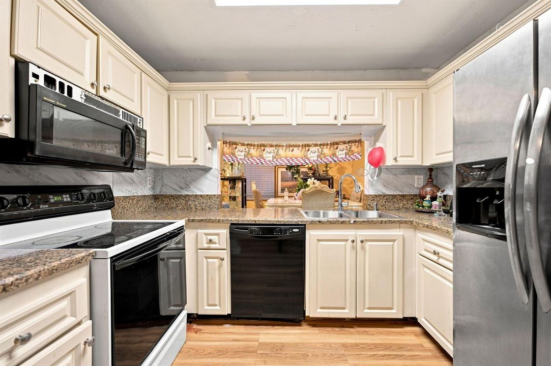 8-web-or-mls-251-w-hemingway-cir