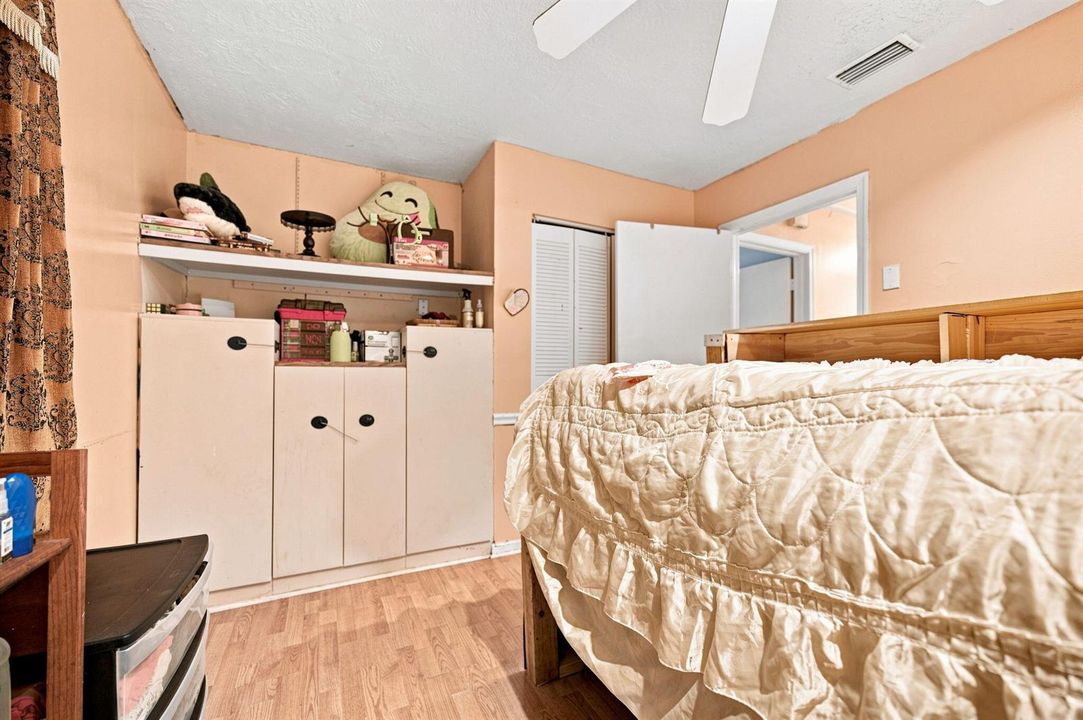 21-web-or-mls-251-w-hemingway-cir
