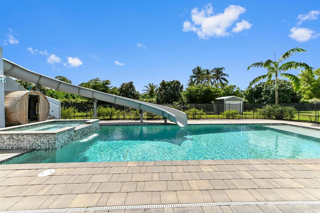 30 pool 01