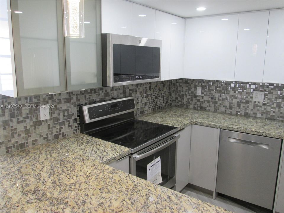 В аренду: $2,550 (2 спален, 1 ванн, 975 Квадратных фут)