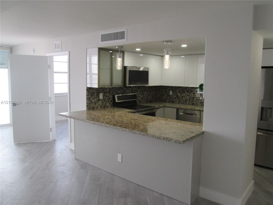 В аренду: $2,550 (2 спален, 1 ванн, 975 Квадратных фут)