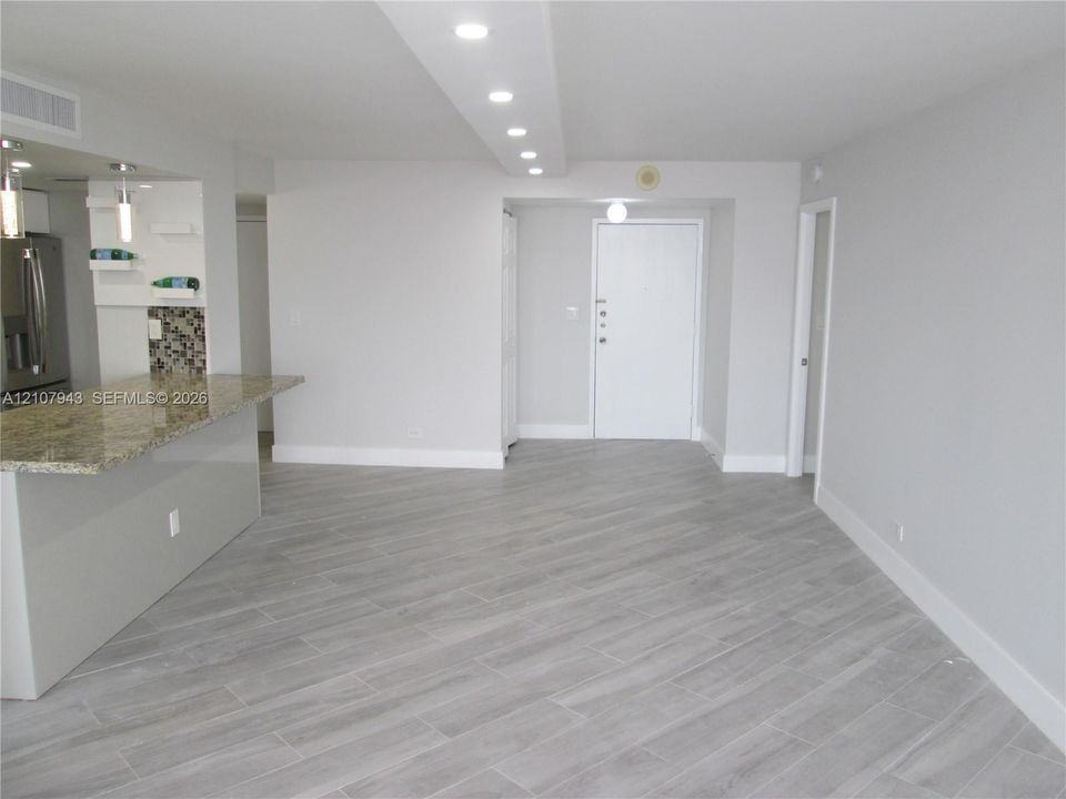 В аренду: $2,550 (2 спален, 1 ванн, 975 Квадратных фут)