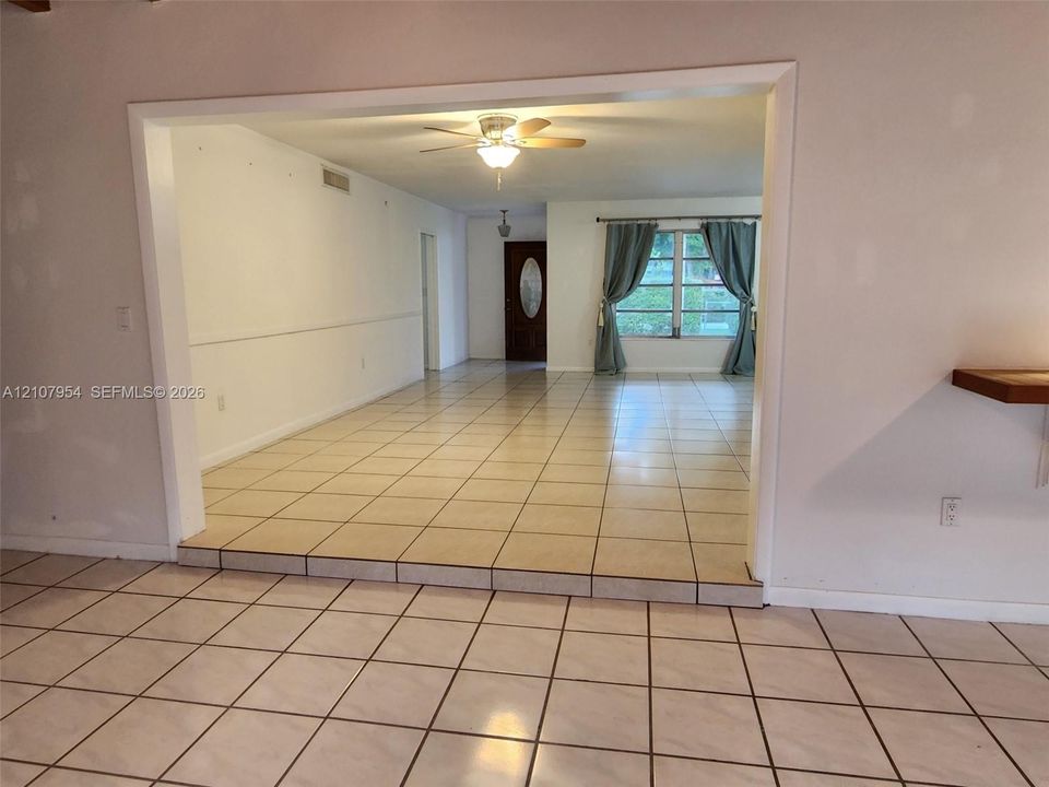 В аренду: $4,700 (4 спален, 2 ванн, 2109 Квадратных фут)