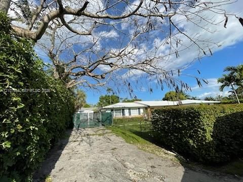 В аренду: $4,700 (4 спален, 2 ванн, 2109 Квадратных фут)