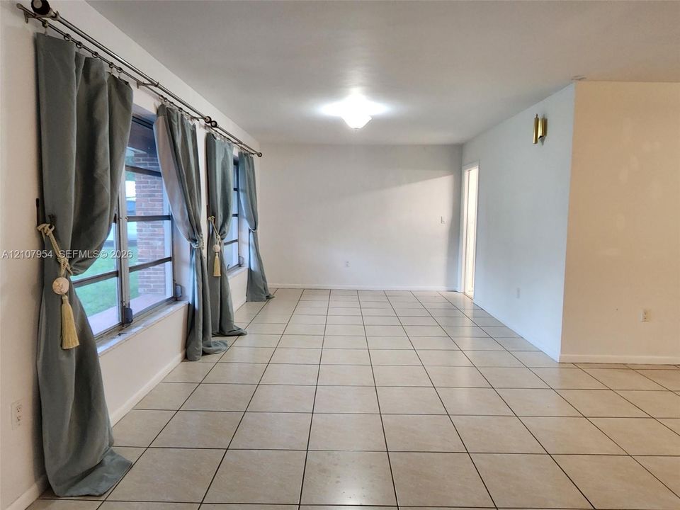 В аренду: $4,700 (4 спален, 2 ванн, 2109 Квадратных фут)