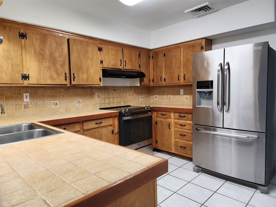 В аренду: $4,700 (4 спален, 2 ванн, 2109 Квадратных фут)