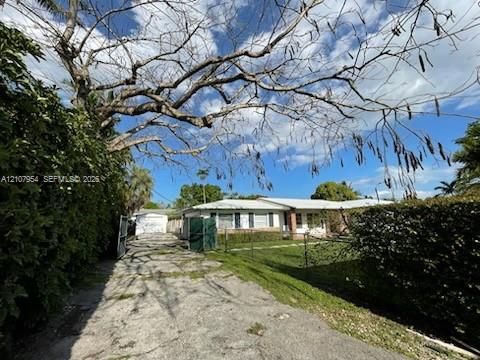 В аренду: $4,700 (4 спален, 2 ванн, 2109 Квадратных фут)
