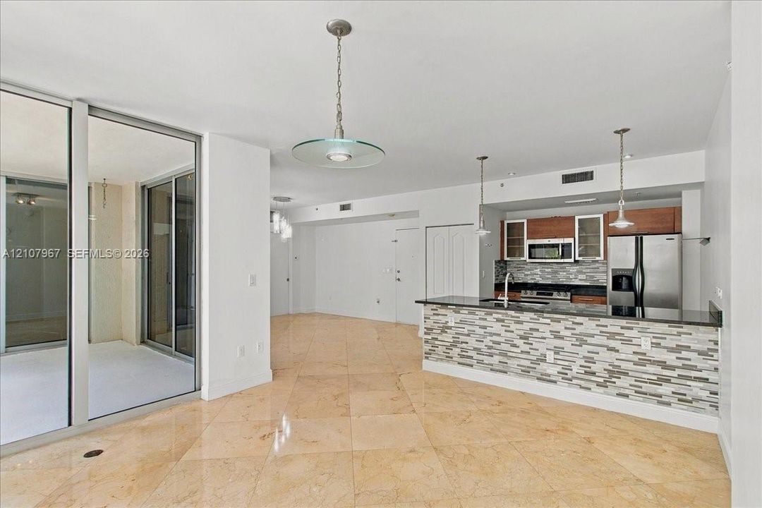 For Rent: $3,500 (1 beds, 1 baths, 802 Square Feet)