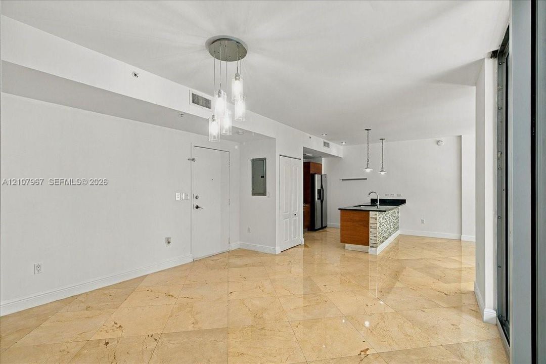 For Rent: $3,500 (1 beds, 1 baths, 802 Square Feet)