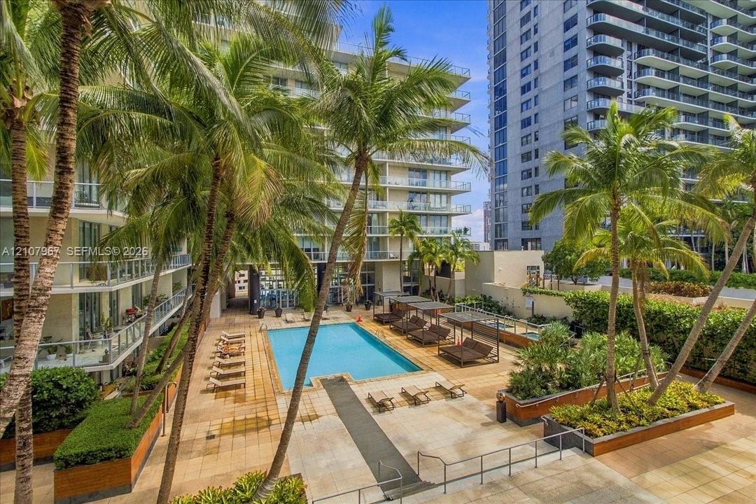 For Rent: $3,500 (1 beds, 1 baths, 802 Square Feet)