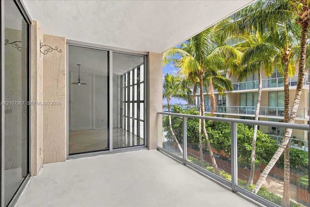 For Rent: $3,500 (1 beds, 1 baths, 802 Square Feet)