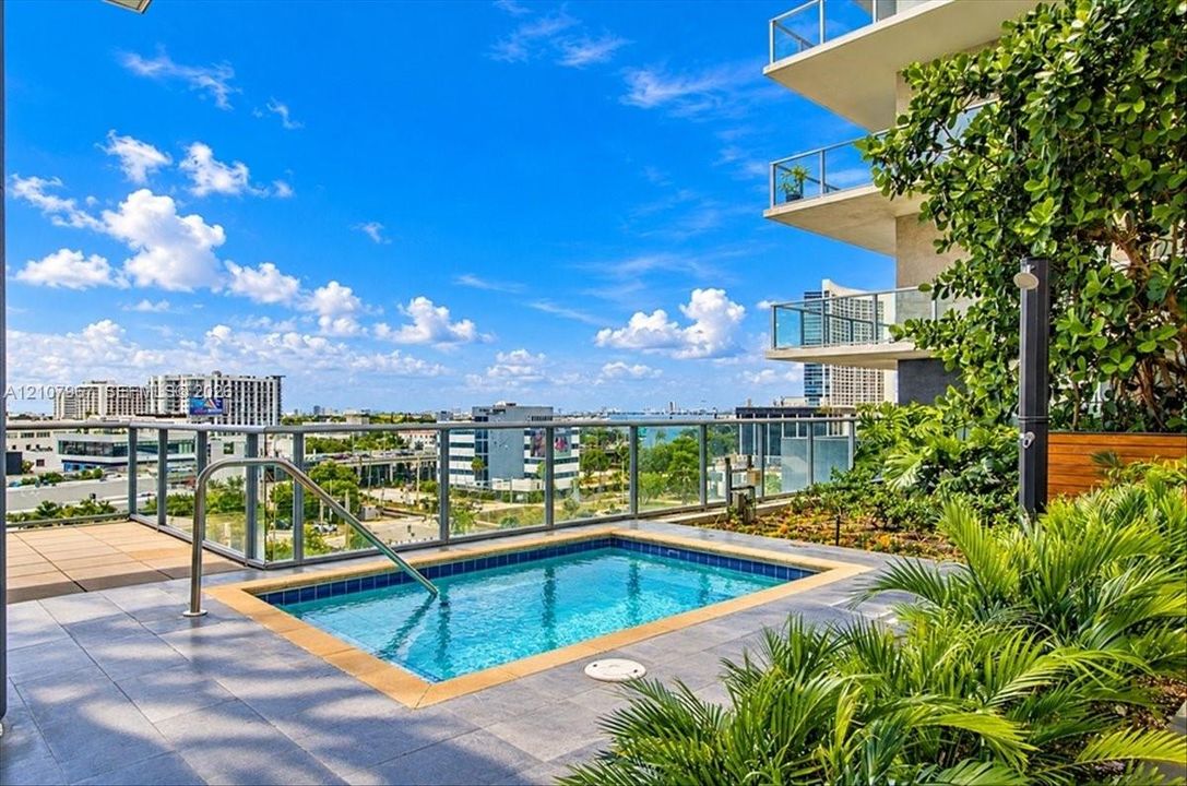 For Rent: $3,500 (1 beds, 1 baths, 802 Square Feet)