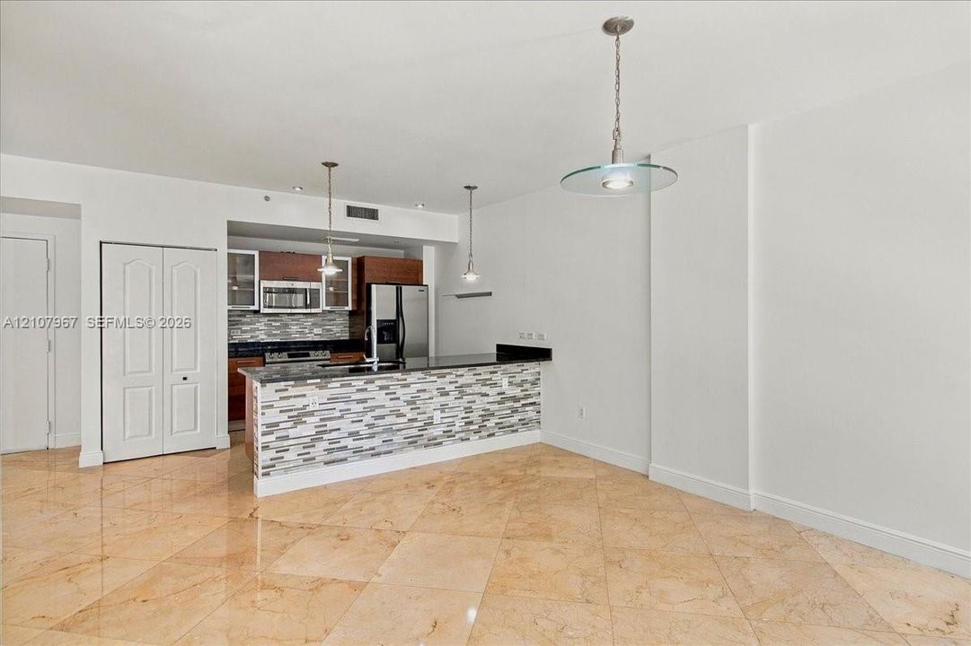 For Rent: $3,500 (1 beds, 1 baths, 802 Square Feet)
