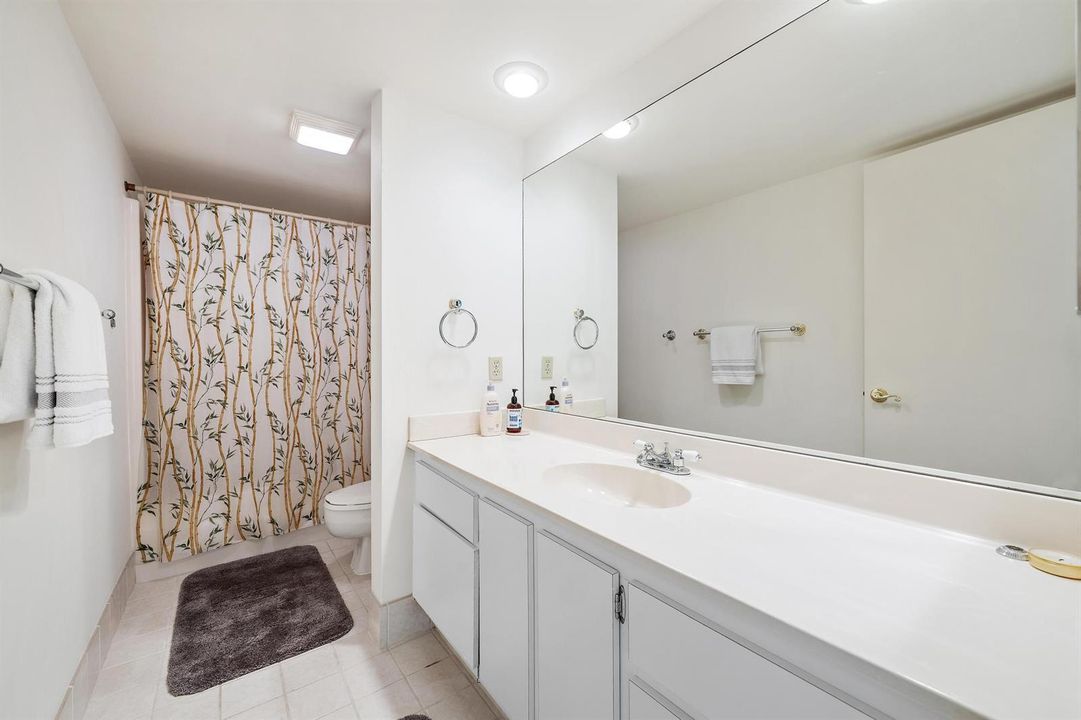 825 Center St 20C-15