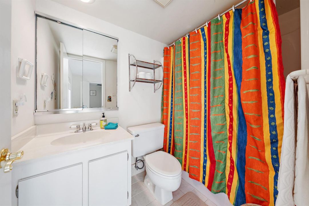 825 Center St 20C-17