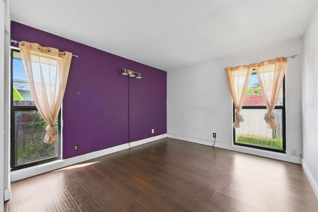 19 Bedroom 05