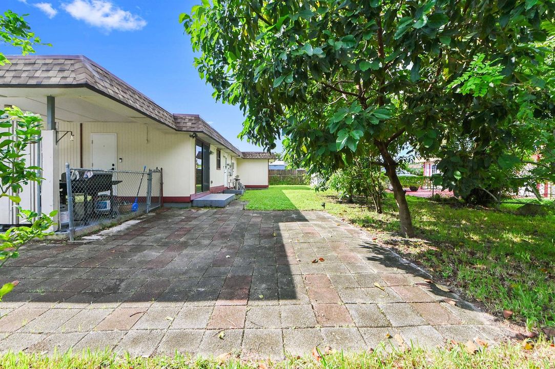 24 patio 02