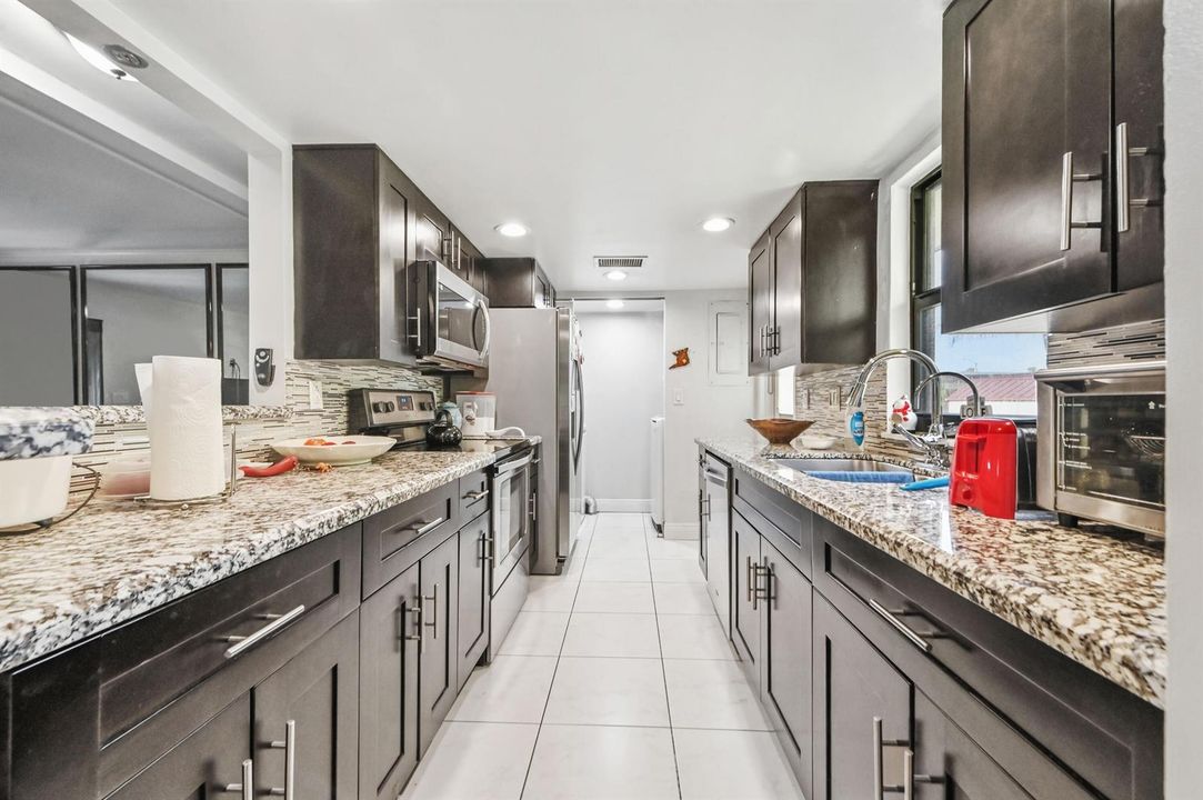 10 Kitchen 01