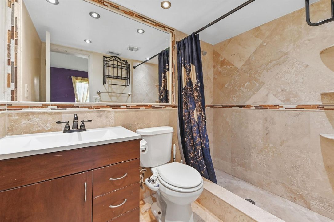 21 Bathroom 02